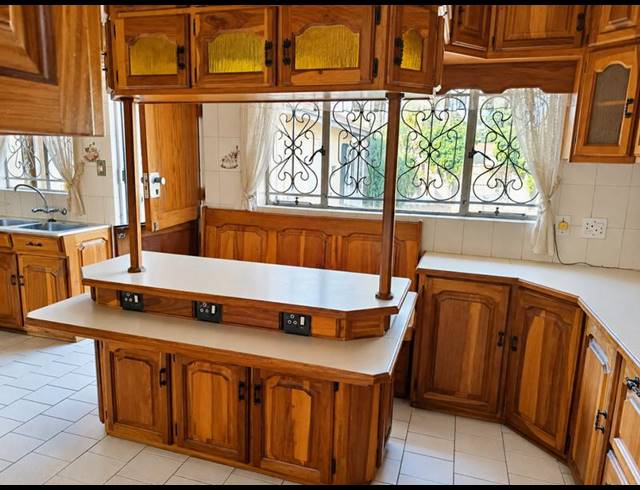 4 BEDROOM HOUSE FOR SALE IN KEMPTON PARK EXT 04